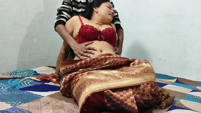 Happyhome: Bela esposa satisfez seu marido chupando seu pau e dando...