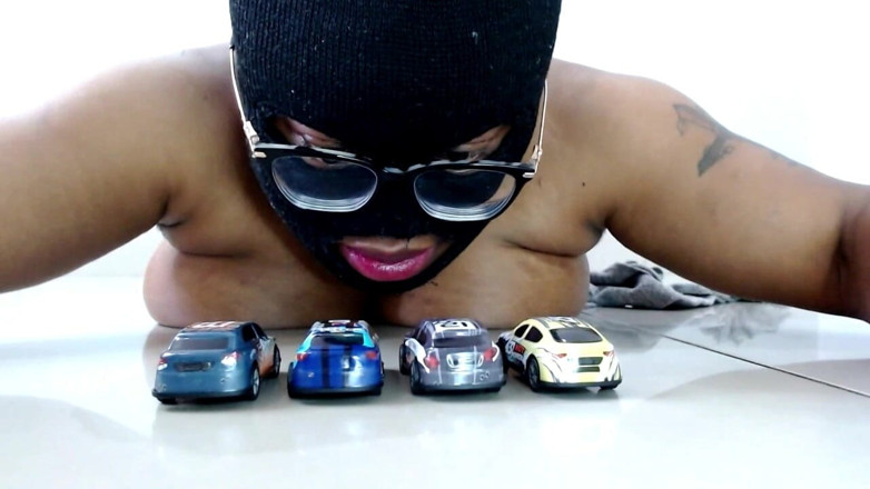 Maeling: Nascar Race Truck乳房踩踏和挤压