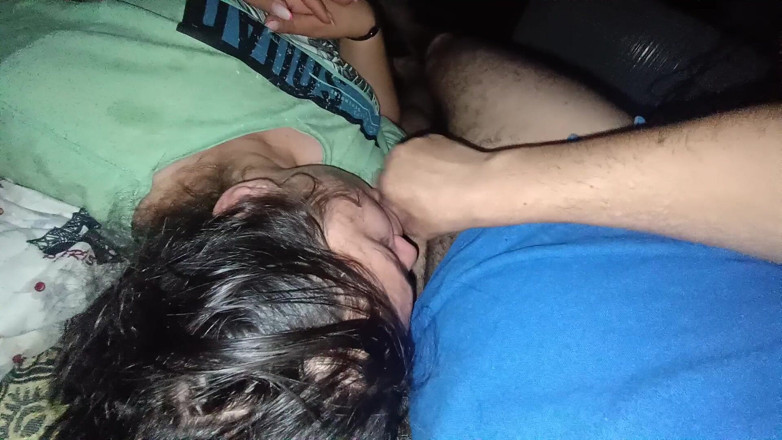 Ionut899: Druhý den mi nevlastní táta dal další orální sex a...