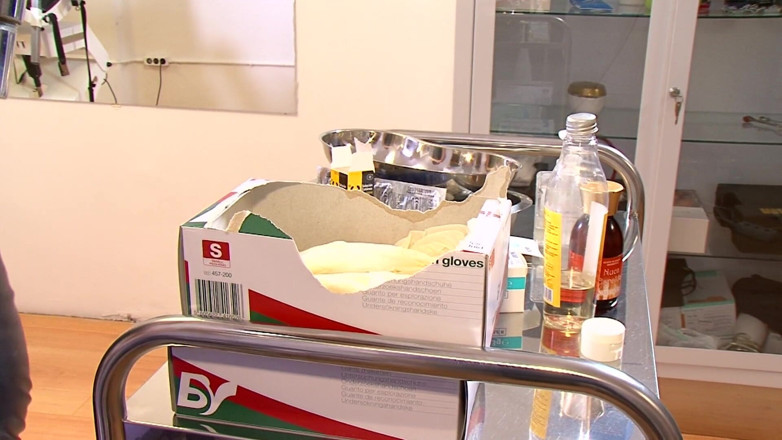 Videos Medical y Sado: Lelaki submisif dan awek submisif