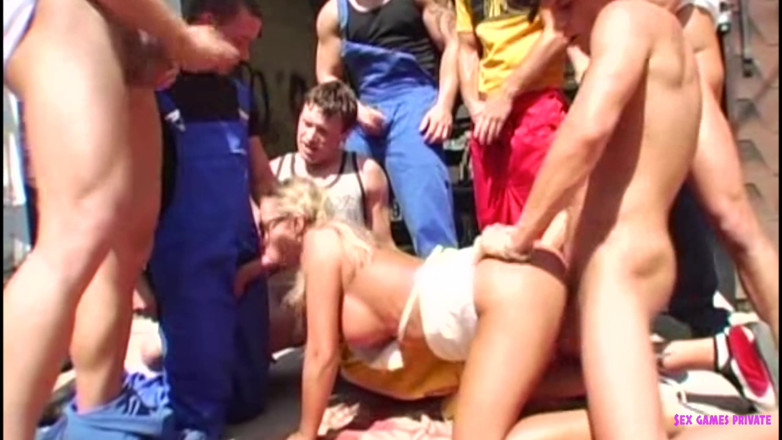Czech Pornzone: Gagică cehă sexy nebună futută în grup, vol.2
