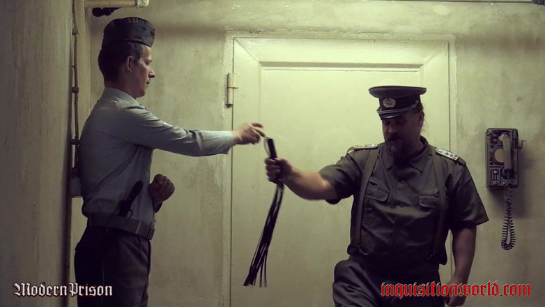 Inquisition and prison world: Valerie - Walk of Shame avec des jeux humiliants dans une...