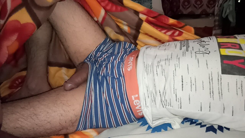 Desi__Panda: Uau, primeira vez que eu toco meu pênis de pau...