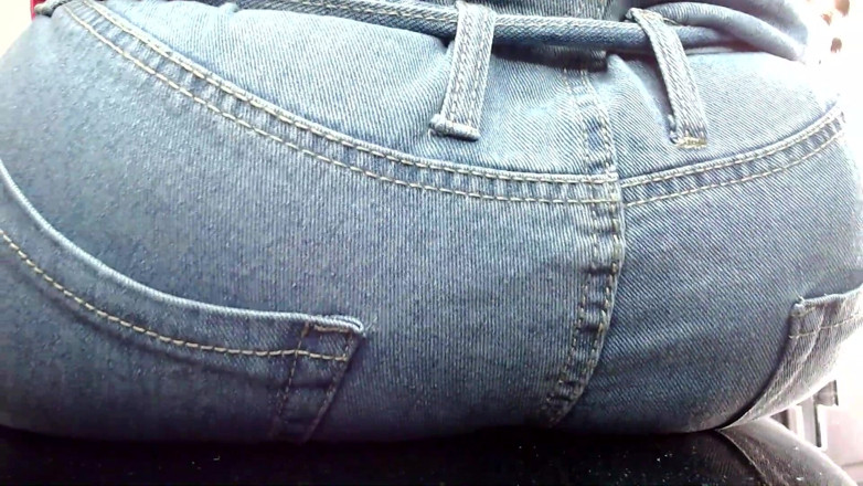 Maeling: Liten granne trampade i jeans och röv kvävde okunnig