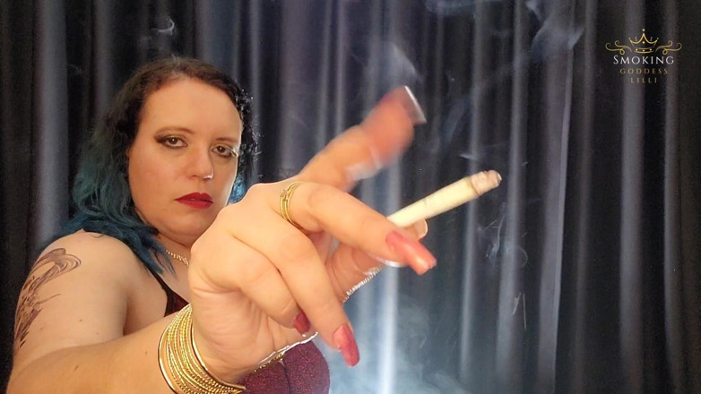 Lilli Cukierek Cox: Lilli Smoking Vs120