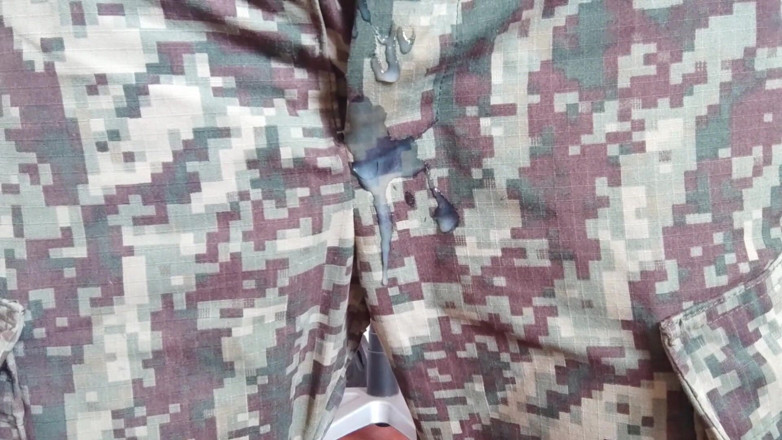 Hornyboy2058: Heißer hetero-typ auf gaming-stuhl, ich berühre mich in militärhosen und...