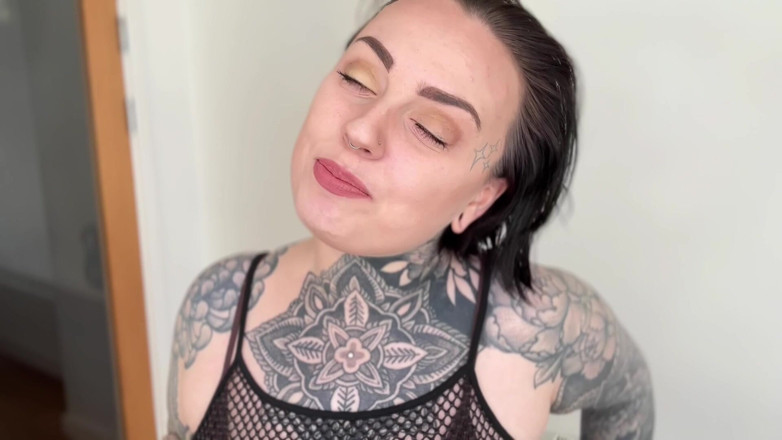 Miss Valentina: Nếm thử precum của bạn