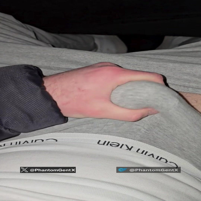 PhantomGentX: Deutscher Daddy Nach Dem Training Wichst Geil in Grauer Ck...