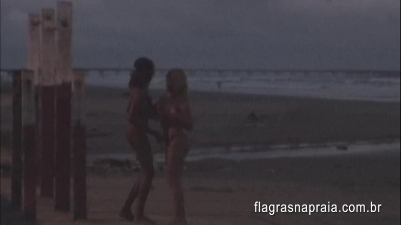 Amateurs videos: Moja żona po raz pierwszy z inną kobietą na plaży