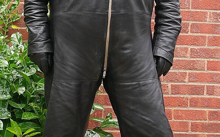 Leatherman63: Costume mousso en cuir