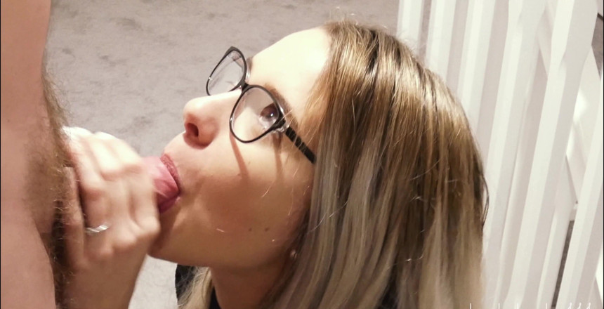 Samantha Flair: 踊り場でメガネをかけたBJ