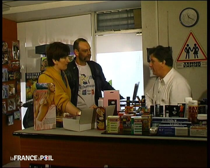 French Gonzo: Carole, ibu tiri seski yang super sange ini dikasih tahu...