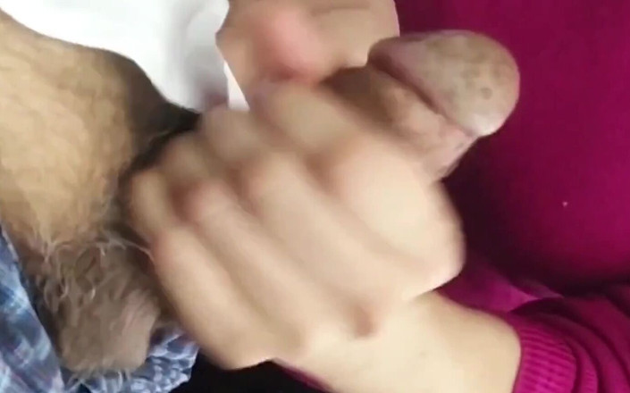 akeieroi: Sepong kontol dan telan sperma di dalam mobil Seks santai...
