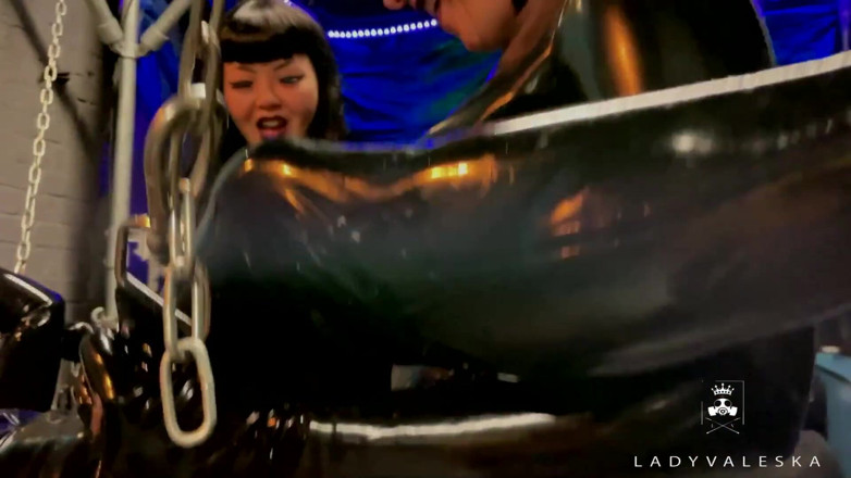 Lady Valeska: Bite géante, double équipe