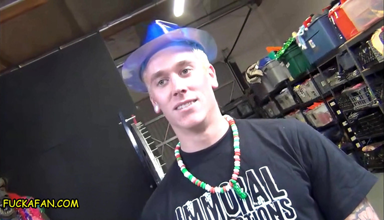 Fuck a Fan: Fuck A fan - Festa di capodanno per la surfista di...