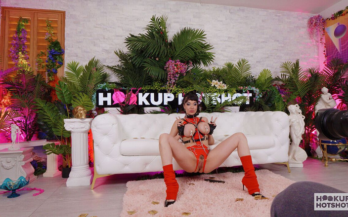 HookUp HotShot-BTS: Маленький член не може надосити від траха Брайана Гозлінга!