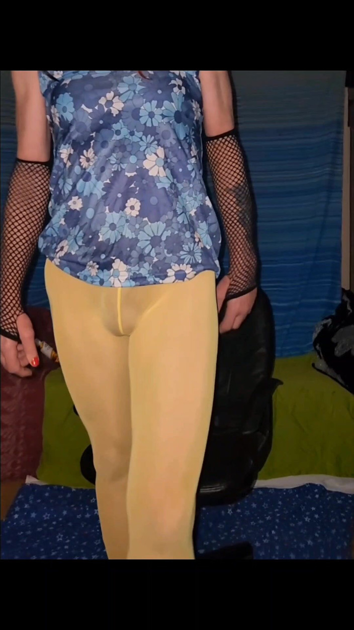 Lizzaali: Otro clip que hice en mis medias amarillas