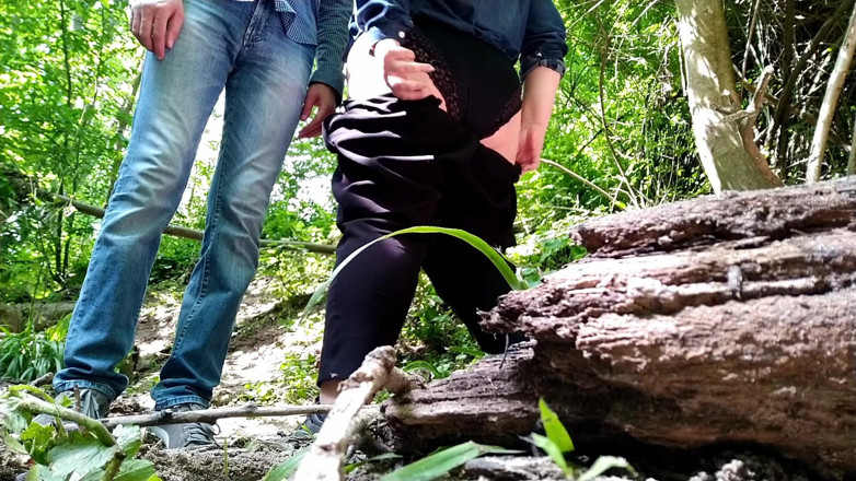 OurFetishLife: Teściowa pissing cipki i zięć Mały Kutas w naturze