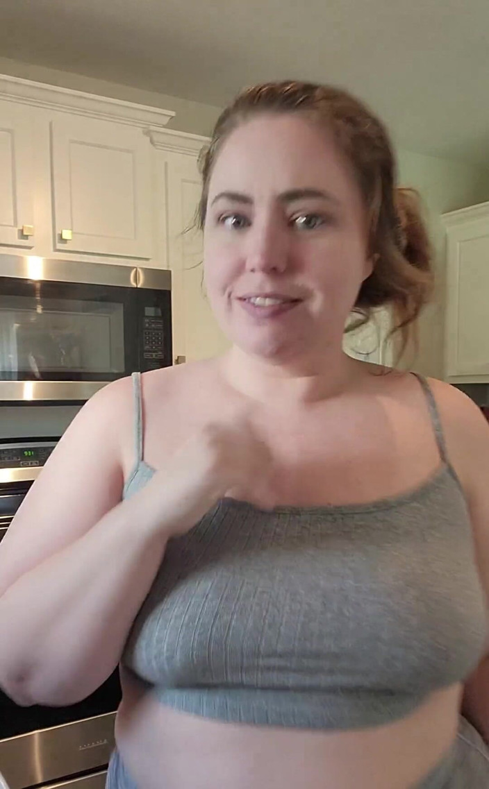 KinkyKatie: Me encanta seducir a mi vecino