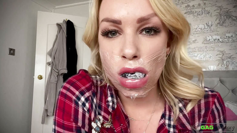 Gag Attack: Penny Lee - plusieurs auto-étouffements
