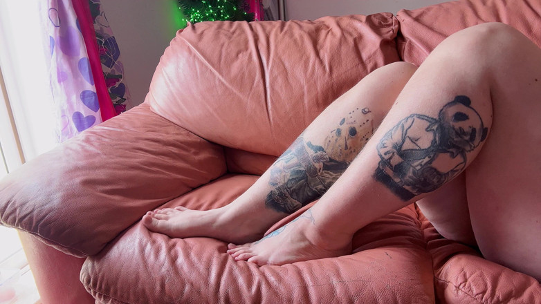 Kisicaxx: Necke dich mit meinen beinen und füßen und rede schmutzig