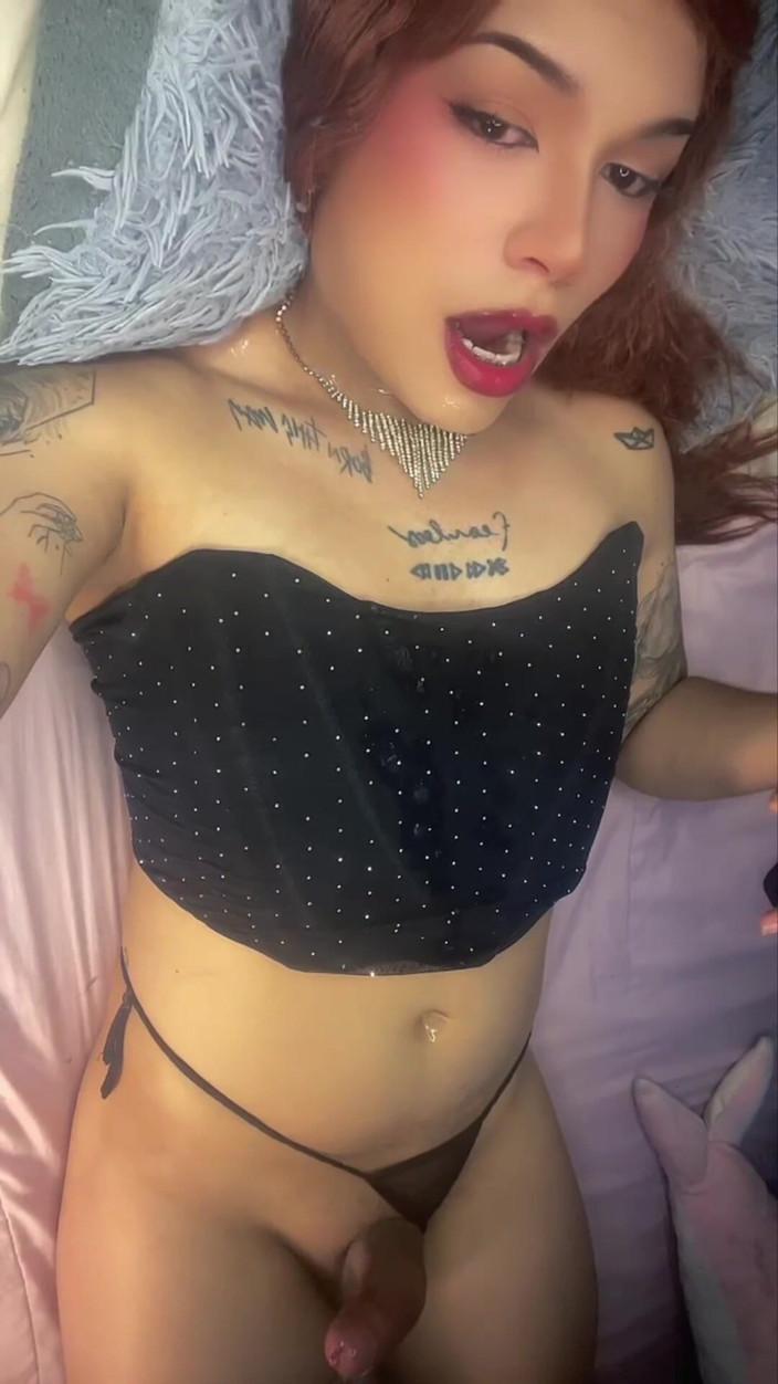 Anali Myers: Gadis trans giirl latina dicrot sperma banyak banget