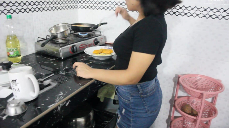Kevin's Life: Ho trovato la mia sorellastra arrapata in cucina, porno in...