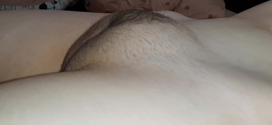 Vik_All: Aku lagi asik ngocok kontol ibu tiriku yang lagi sange...
