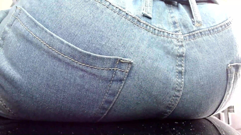 Maeling: Pequeño vecino pisoteado en jeans de mezclilla y culo sofocado...