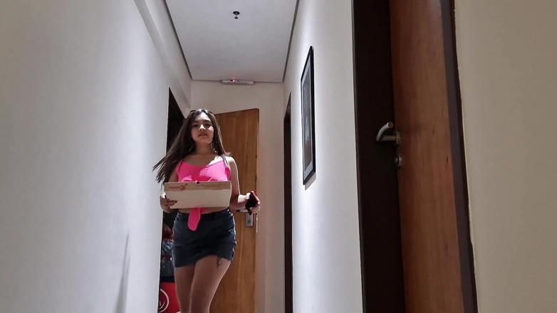 Latinascachondas: Kuryeyi şişman yarağıyla tekrar sikeceğim