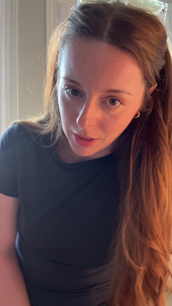 Nadia Foxx: 戴眼镜的辣妹告诉你如何抚摸！