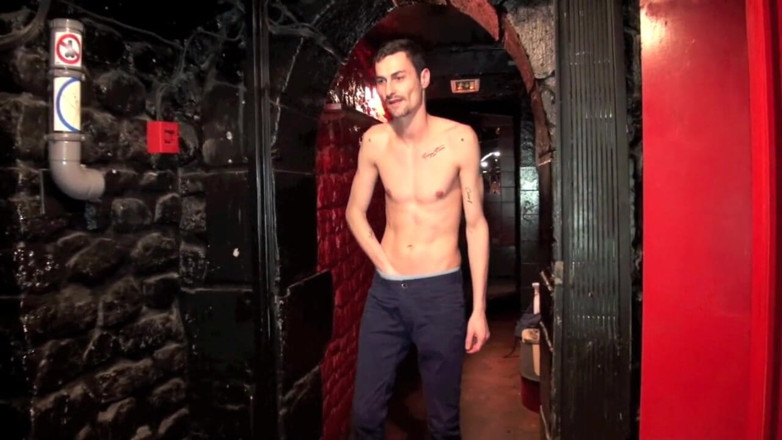 Crunch Boy: Schlampe vom großen schwanz von Justin in bacrkoom in Paris...