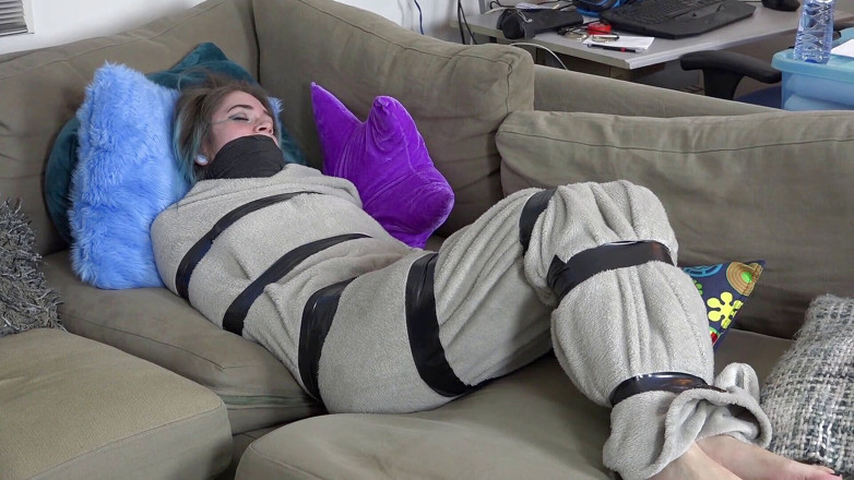 Restricting Ropes: Luna grey - coperta rinchiuta