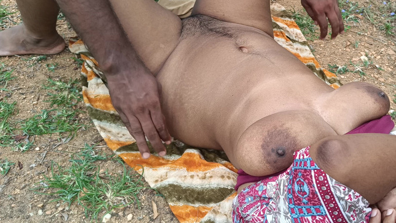 Laxi ammu: Percintaan kongkek panas di luar