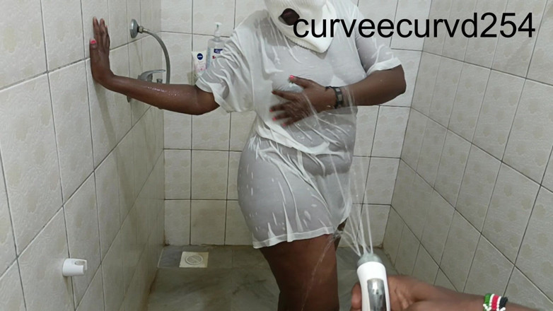 Curveecurvd254: हमने गीला मटकाया और चुदाई की: बाथरूम रोमांस