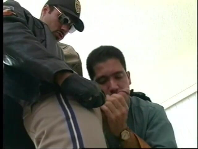 Gays Case: Jefe chupa la gran polla del policía