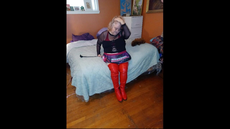BBW nurse Vicki adventures with friends: Krankenschwester Vicki in roten halterlosen stiefeln, fotos gedreht zu video