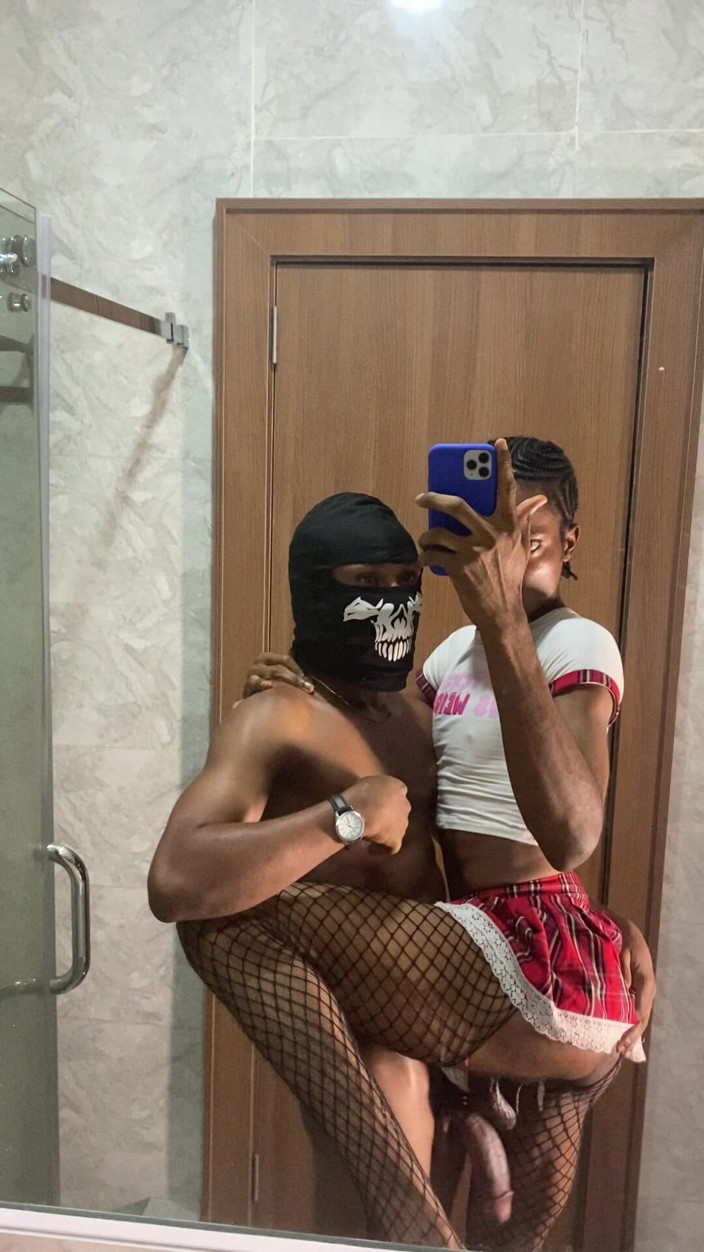 Baddestboyx: 내 새 이웃은 내가 게이라는 걸 알았어