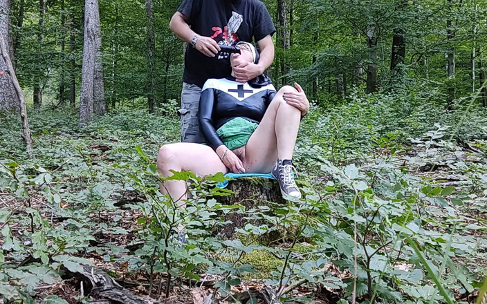 Toilet Mommy: Tento slintající hloupý následovník ponížení chce, abyste mu řekli, jak hloupě...