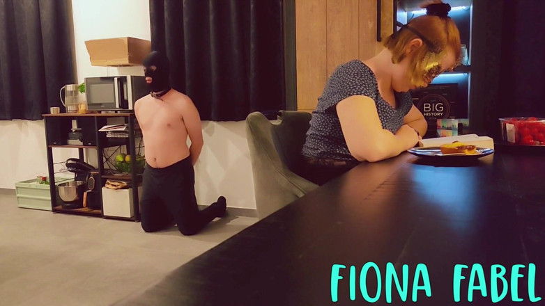 FionaFabel: L'esclave domestique de la déesse Fiona