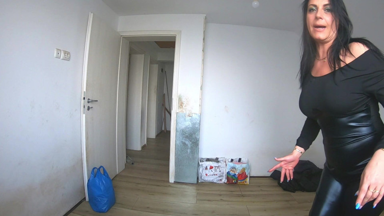 MilfyCalla: Dans în piele, fumând. Tachinare cu pizdă în costum de sari ruptă,...
