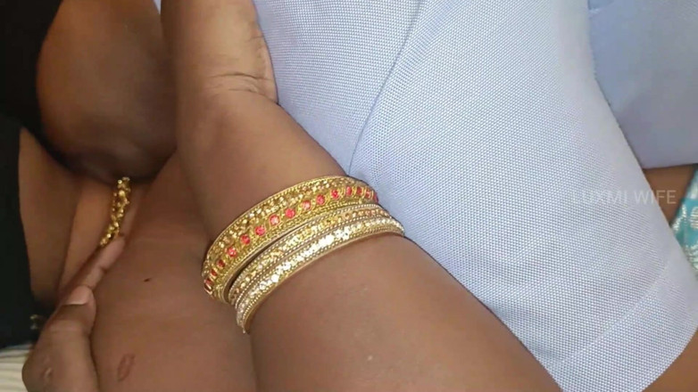 Luxmi Wife: Une femme se fait baiser par un inconnu - 2
