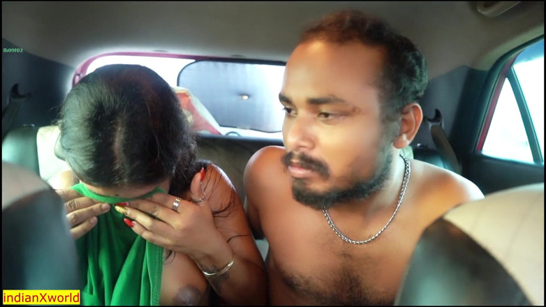 Indian Xshot: Hintli kız arkadaşını arabanın içinde sikiyor! Hot Desi Dating