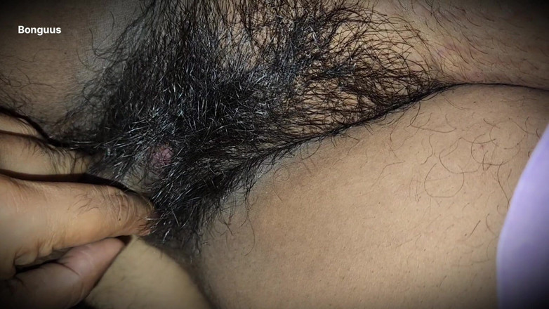 Riya Bonguus: Моя зведена сестра, вона зловила мій пеніс вночі.