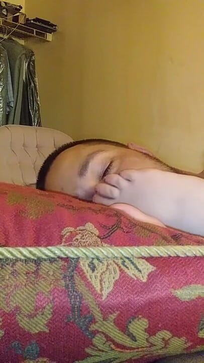 Big D: Pria fetish mengendus kaki pacar sambil menidurinya