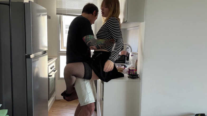 Spacenintenda: Apprendre à son demi-frère à cuisiner : broyage, baisers, baiser à sec, partie 2