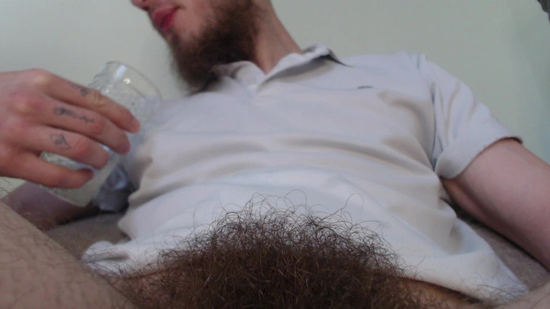 Hunky time: Spottar i ett glas - hårig pubis