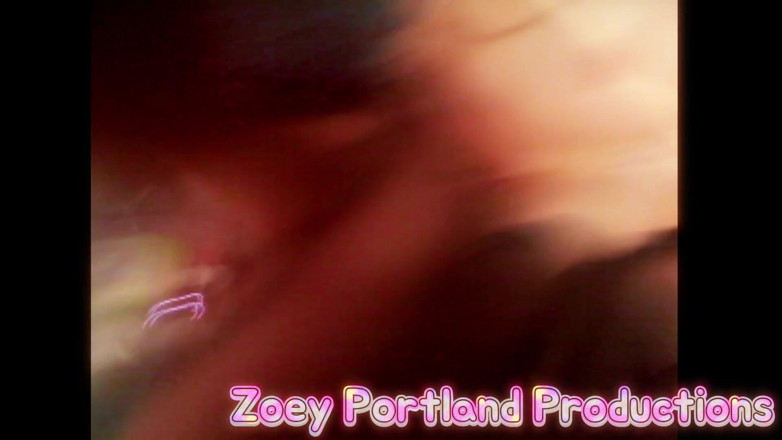Zoey Portland: Zoey viene scopata duramente in camera da letto