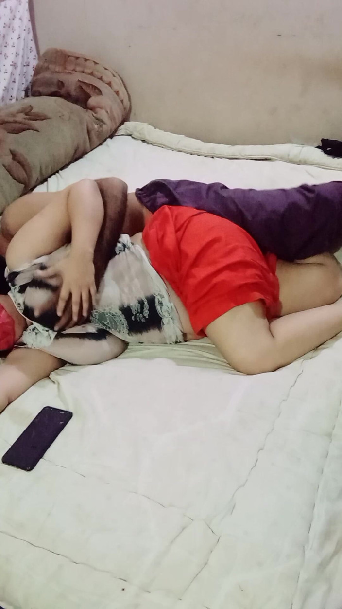 Yasmeen: 우리는 침대에서 재미있었다