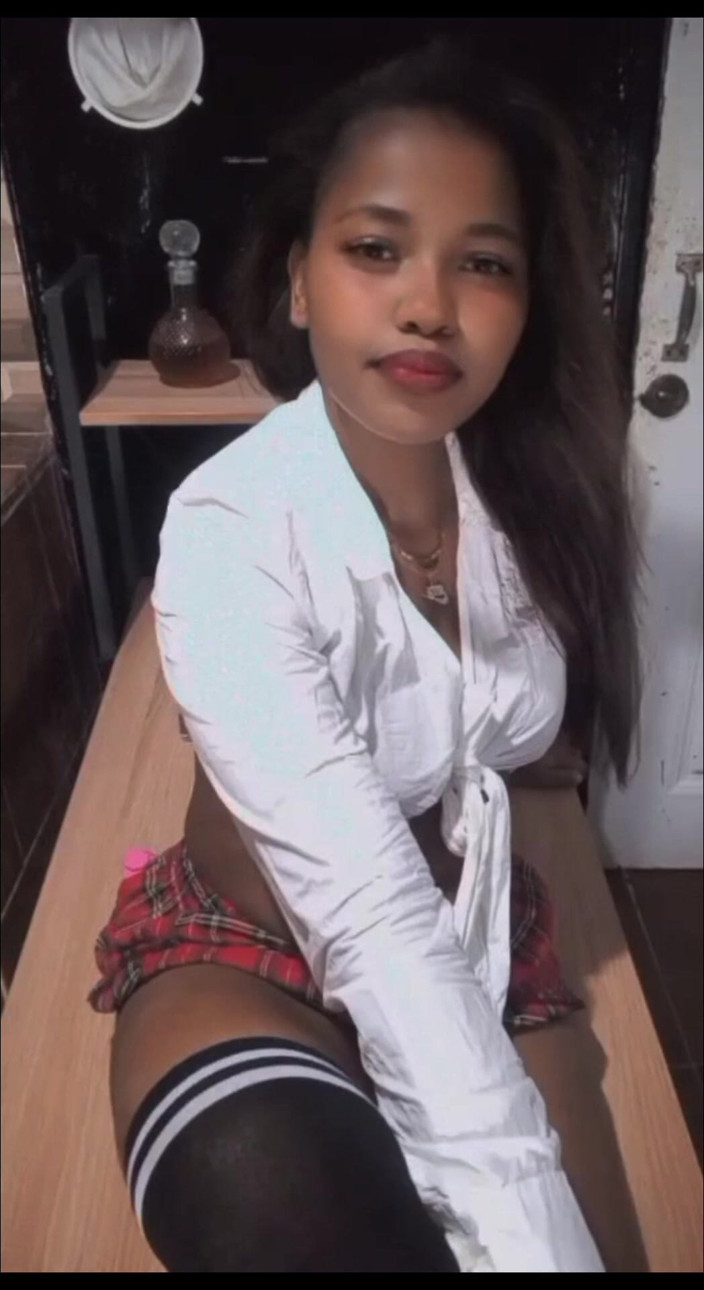 Minayi: Your Brunette Was Waiting for You